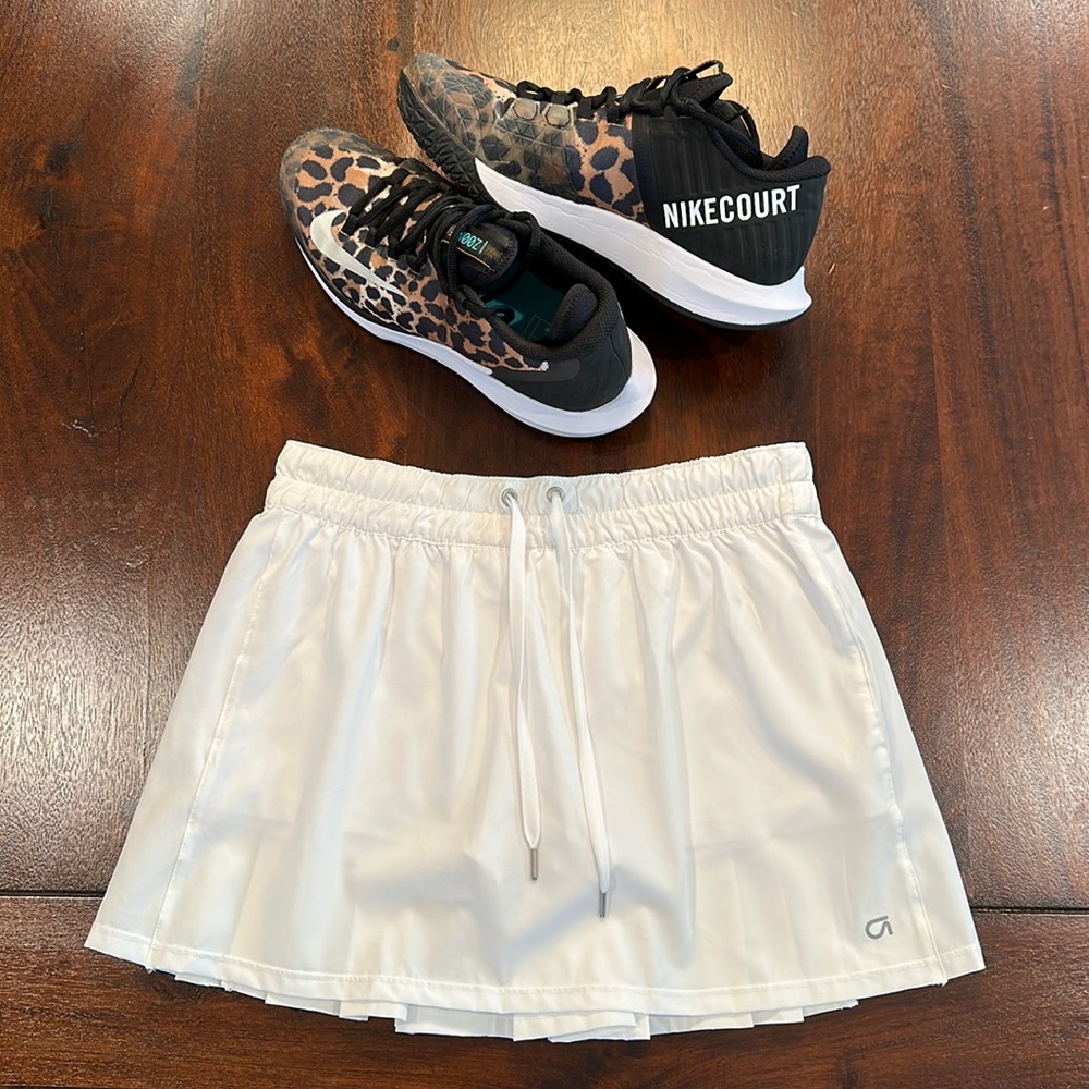 GAP white tennis skirt